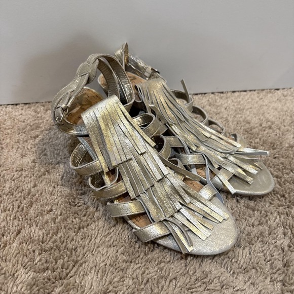 Sam Edelman Sandals Womens Size 8.5 Gold Metallic Fringe Wedge Gladiator - Picture 4 of 9
